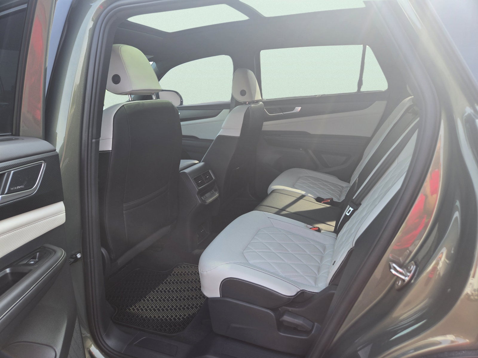 2025 Volkswagen Atlas Cross Sport 2.0T SEL Premium R-Line