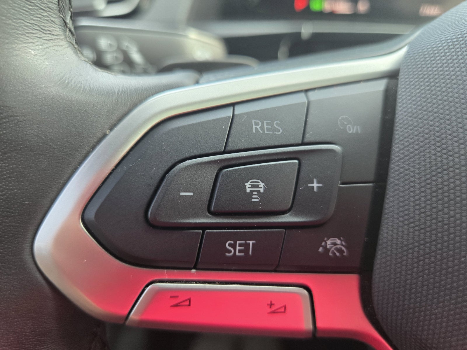 2025 Volkswagen Atlas Cross Sport 2.0T SEL Premium R-Line