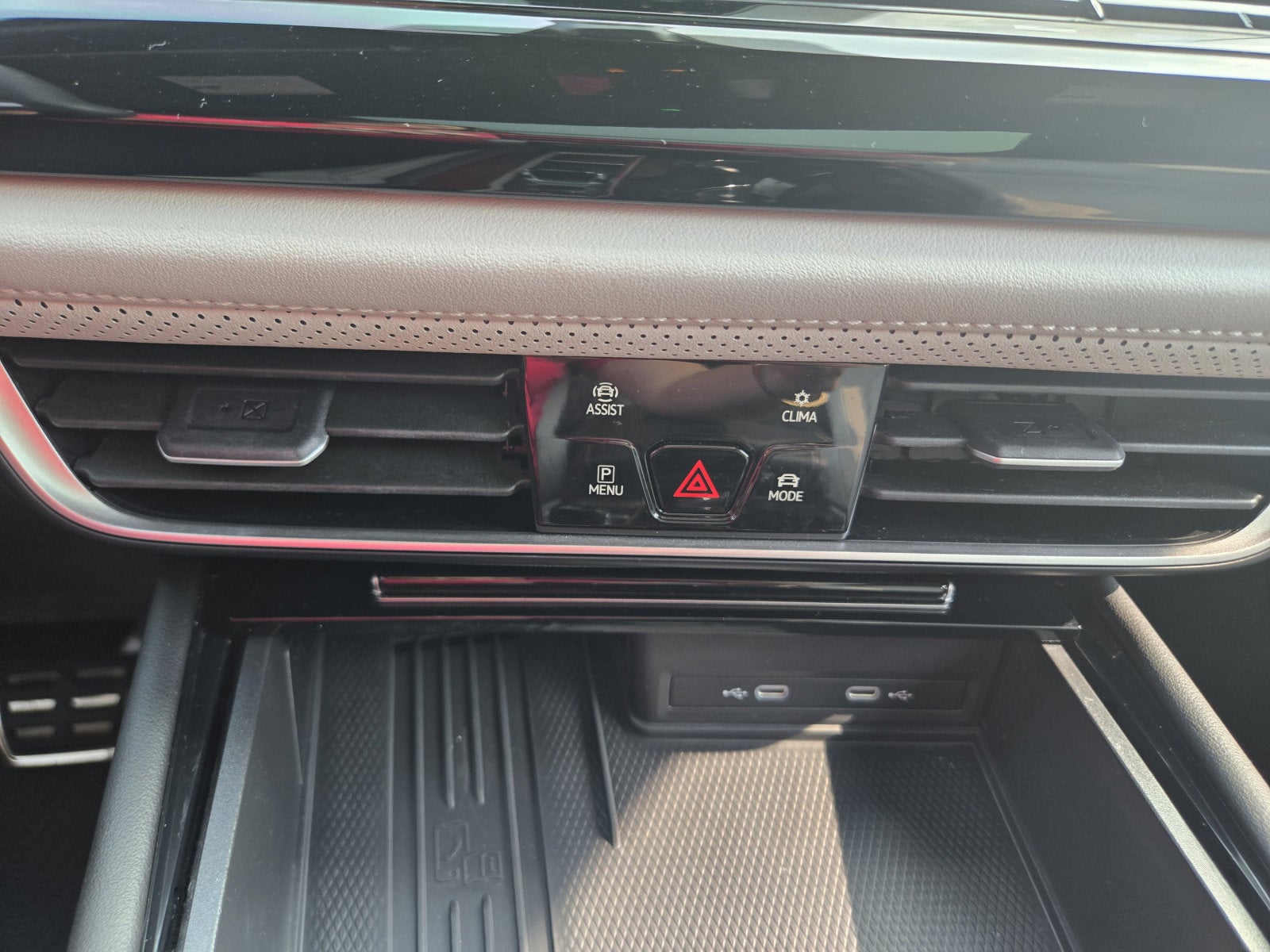 2025 Volkswagen Atlas Cross Sport 2.0T SEL Premium R-Line