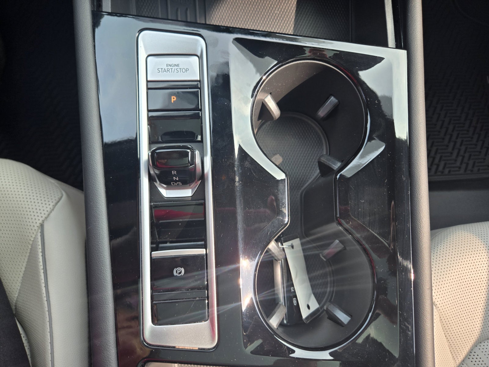 2025 Volkswagen Atlas Cross Sport 2.0T SEL Premium R-Line